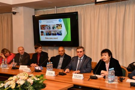 Коммунисты в Госдуме провели круглый стол о проблемах семьи в современном обществе