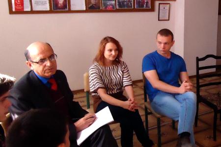 Оренбургская область. Новотроицкие коммунисты и комсомольцы выполняют завет Ленина: учиться, учиться и учиться