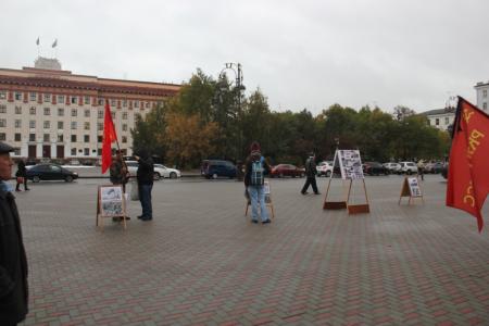 Тюменские коммунисты провели пикет в память о защитниках Советской власти в октябре 1993 года