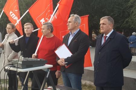 «Кровавый октябрь 1993-го года стучит в наши сердца!»: Митинг в Ростове-на-Дону памяти защитников Советской власти