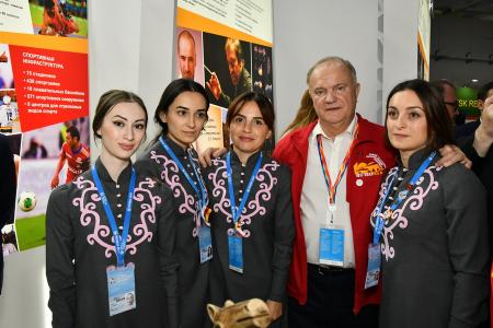 Г.А. Зюганов посетил церемонию открытия XIX Всемирного фестиваля молодежи и студентов