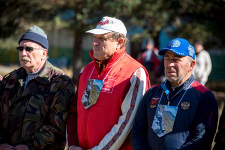 ​В Кабардино-Балкарии коммунисты совершили восхождение на пик Кайсына Кулиева