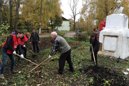 Тульские коммунисты продолжают проводить субботники в ознаменование столетия Великого Октября 