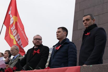 Во Владивостоке состоялась праздничная демонстрация КПРФ