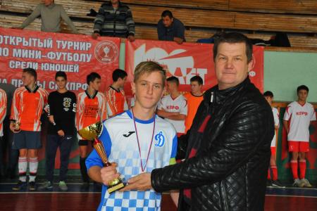 Спортклуб КПРФ провел детский футбольный турнир в Крыму, посвященный 100-летию Октябрьской революции