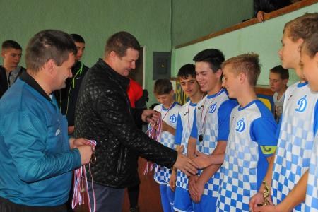 Спортклуб КПРФ провел детский футбольный турнир в Крыму, посвященный 100-летию Октябрьской революции