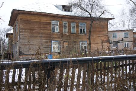 Сергей Мамаев: По причине бездействия чиновников администрации города Кирова жители микрорайона Вересники задыхаются в вони своих разваливающихся домов