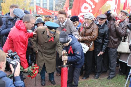 Сталинградские коммунисты передали новым поколениям «эстафету убежденности и уверенности в правоте и величии Советской эпохи»