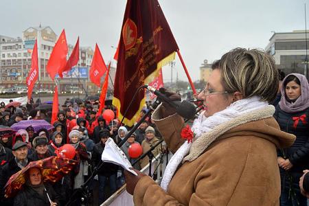 Праздничная демонстрация и митинг в честь 100-летия Великого Октября прошли в Барнауле