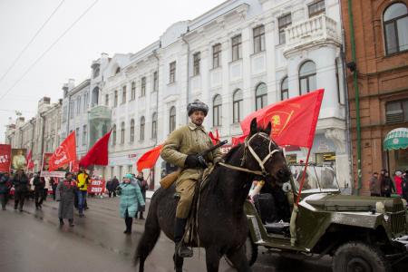 В Томске 100-летие Революции отметили демонстрацией и митингом