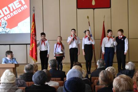 Тульская область. Член ЦК КПРФ, депутат-коммунист, рабочая Татьяна Косарева поздравила земляков с юбилеем Великого Октября