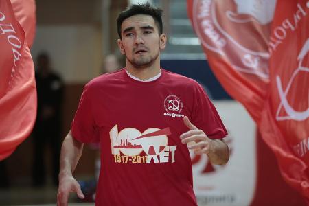 Мини-футбольный клуб КПРФ вышел на матч шестого тура Суперлиги Чемпионата России в памятных футболках к 100-летию Революции