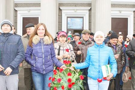 В Кемеровской области состоялись праздничный концерт, митинг и возложение, посвященные столетию Великой Октябрьской социалистической революции