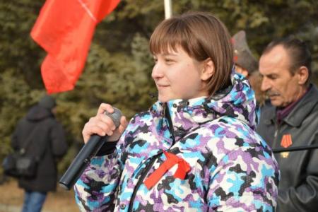 Коммунисты Биробиджана провели митинг в день столетия Октябрьской революции  