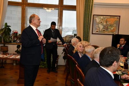 В День Великой Октябрьской социалистической революции Г.А. Зюганов наградил известных спортсменов