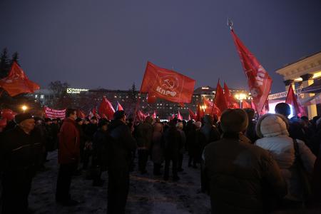 Новосибирские коммунисты провели праздничное шествие и митинг