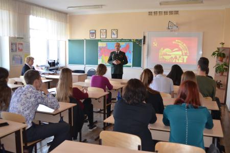 Комсомол Севастополя начал серию открытых уроков, посвящённых столетию Великой Октябрьской социалистической революции