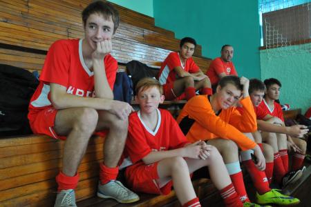Спортклуб КПРФ провел детский футбольный турнир в Крыму, посвященный 100-летию Октябрьской революции