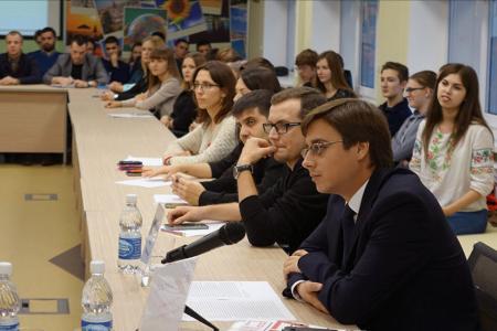 В Белгородском государственном национальном исследовательском университете прошёл круглый стол «Октябрьская революция 1917 года глазами современного студента»