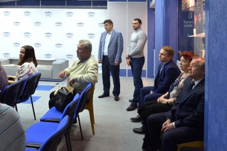 В стенах Тюменской облдумы состоялась церемония награждения детской выставки-конкурса «100 лет выстрелу «Авроры»