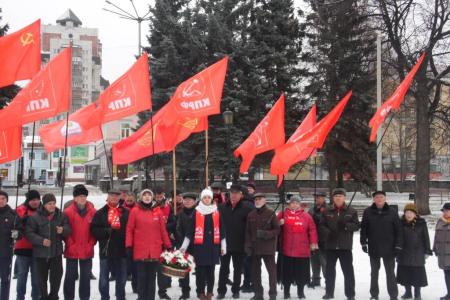 В Перми прошла демонстрация в честь 100-летия Великой Октябрьской социалистической революции