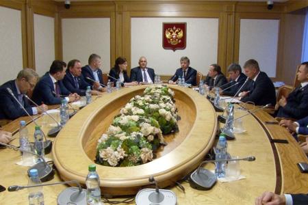 Дмитрий Новиков провел заседание парламентской группы дружбы с Кубой