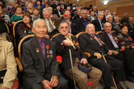 В Калмыкии 7 ноября широко отметили 100-летие Великой Октябрьской социалистической революции