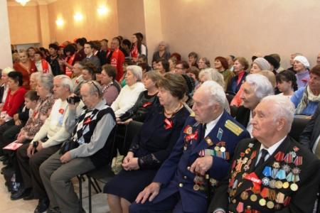 В Саратове прошли торжественное собрание и праздничный концерт, посвященный 100-летию Великого Октября