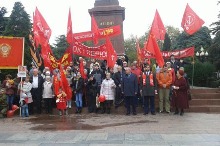 Коммунисты и  жители  Ялты отметили 100-летие Великой Октябрьской социалистической революции