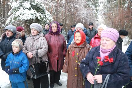 Депутат Госдумы Александр Кравец открыл реконструированный памятник В.И. Ленину в поселке Чернолучье Омского района