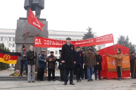 К.К. Тайсаев: «Даже в условиях военного положения сотни луганчан вышли на митинг в честь 100-летия Великого Октября»