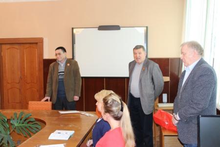 Магаданские коммунисты провели встречу в медколледже в преддверии Великого Октября
