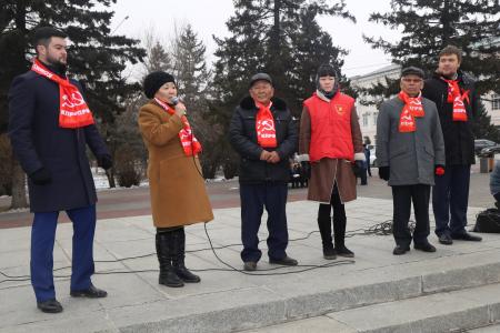Тувинские коммунисты отметили юбилей Великого Октября концертом и митингом