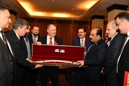 В Москве открылся международный форум левых сил «Октябрь 1917-го - прорыв к социализму!»