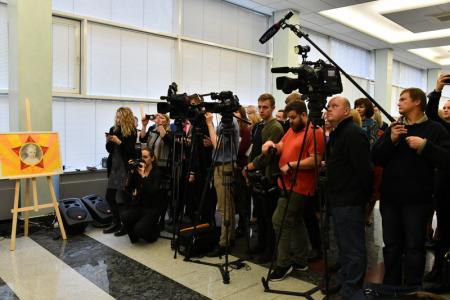 В Госдуме прошло открытие выставки Всероссийского конкурса юных художников «Залп Авроры»