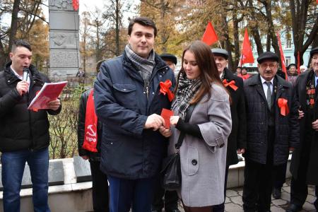 Рабочая Тула отметила столетие Великого Октября массовой демонстрацией