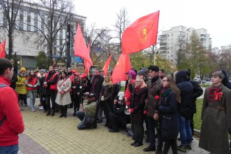 Белгородские комсомольцы отметили юбилей Великого Октября революционным маршем
