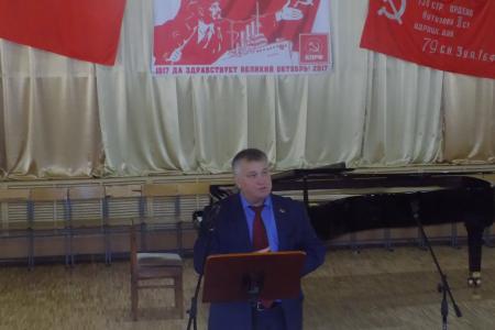 Коммунисты Железнодорожного района поздравили воронежцев с юбилеем Великой Октябрьской социалистической революции