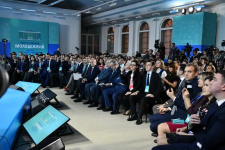 В заключительный день Всероссийского молодежного форума Государственной Думы Г.А. Зюганов встретился с его участниками