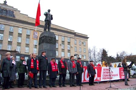 Единым маршем! 7 ноября в Орле  состоялись шествие и митинг, посвящённые 100-летию Великого Октября