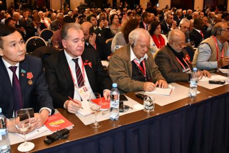 В Москве открылся международный форум левых сил «Октябрь 1917-го - прорыв к социализму!»