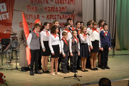В Ярославле прошёл праздничный концерт в честь столетия Великого Октября