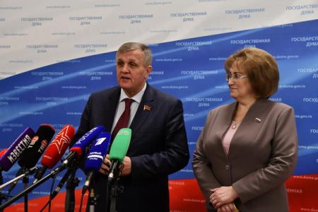 «Закон о «детях войны», налоговое и бюджетное законодательство». Н.В. Коломейцев и В.А. Ганзя выступили перед журналистами в Госдуме