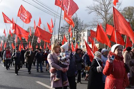 Рабочая Тула отметила столетие Великого Октября массовой демонстрацией