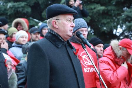Ура, Революция! В Омске состоялось шествие и митинг коммунистов