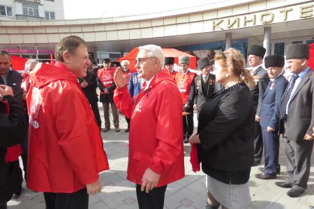 Коммунисты провели праздничную акцию в центре Нальчика