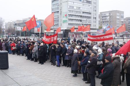 К.К. Тайсаев: «Даже в условиях военного положения сотни луганчан вышли на митинг в честь 100-летия Великого Октября»