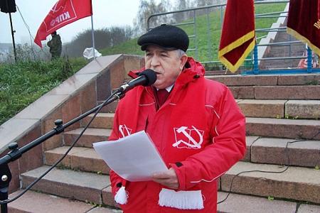 «Обновлённый социализм победит в России!». В центре Казани коммунисты и сторонники КПРФ праздничным митингом встретили 100-летие Великого Октября