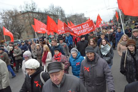 Коммунисты Владимирской области отметили 100-летие Великого Октября демонстрацией и праздничным концертом