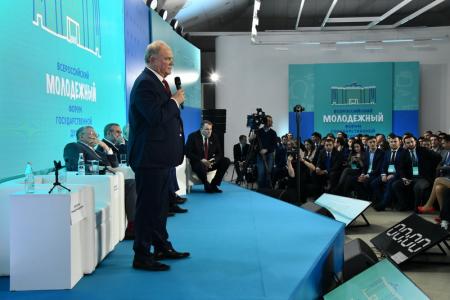 В заключительный день Всероссийского молодежного форума Государственной Думы Г.А. Зюганов встретился с его участниками